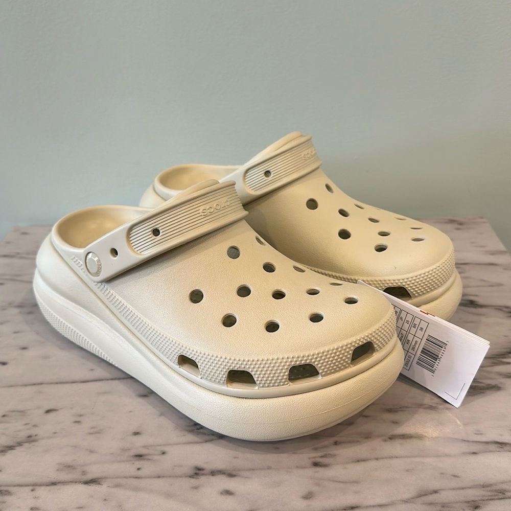 Crocs Classic Crush Platform Clog in Bone Women’s 9 Men’s 7